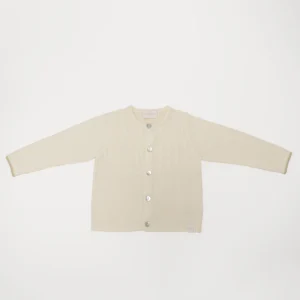 MILANO 100% kašmyro kardiganas kūdikiui – prabangus baltas švelnumas, kuris atrodo ir jaučiasi kaip meilė