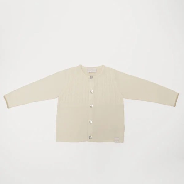 MILANO 100% kašmyro kardiganas kūdikiui – prabangus baltas švelnumas, kuris atrodo ir jaučiasi kaip meilė